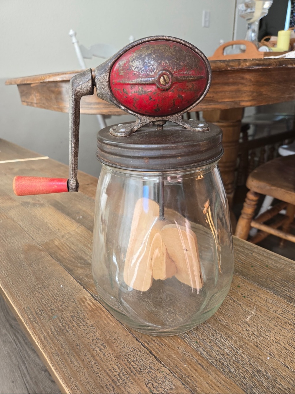 Vintage Dazey butter churn, glass jar, wooden stirs - Picture 2 of 4